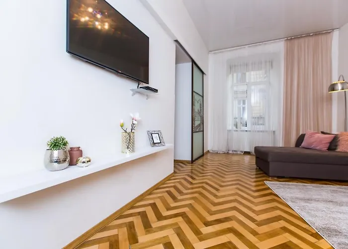 Miamo гнатюка 18 * Lwów